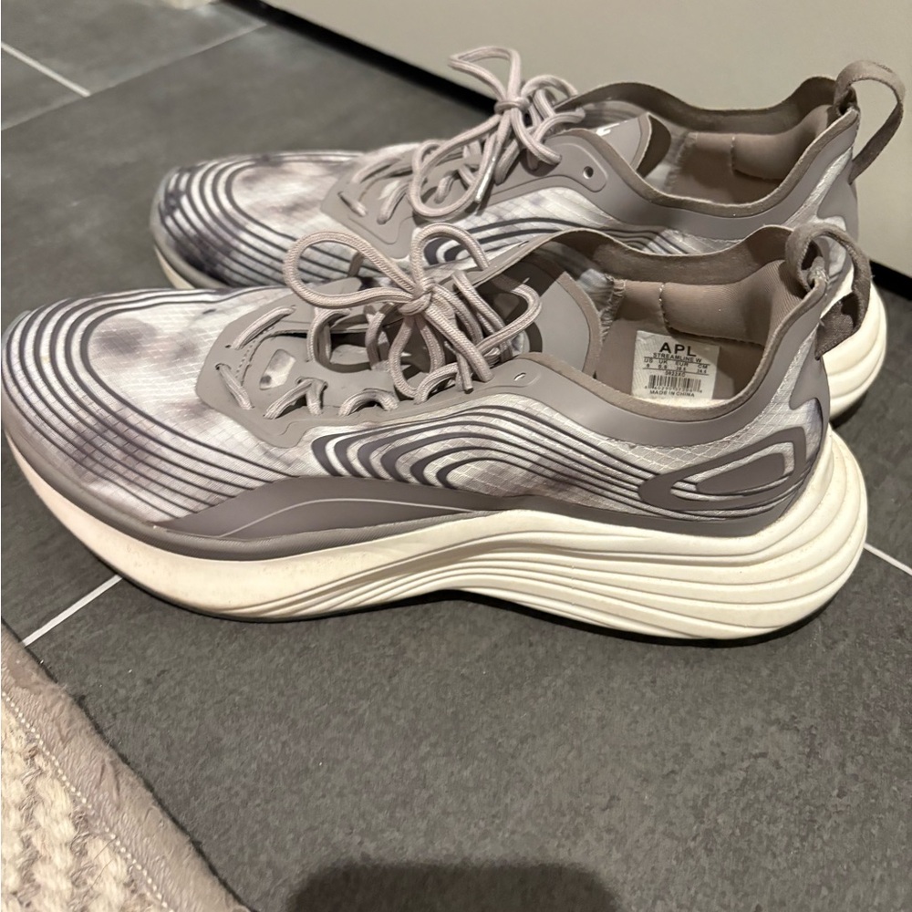 APL Women's Streamline Sneakers size 8 NEW
